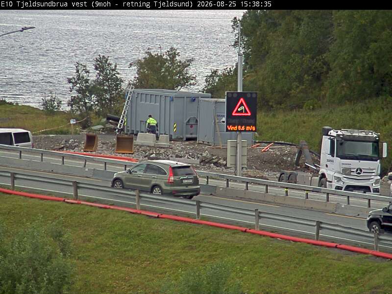 Tjeldsundbrua vest, retning Tjeldsund
